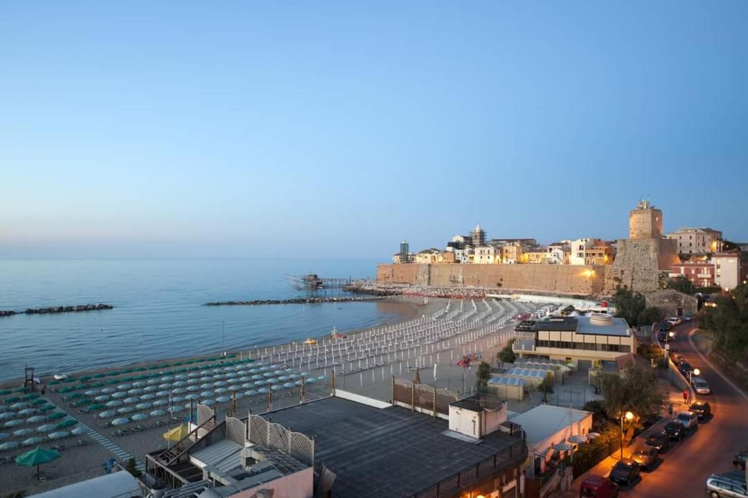 La Finestra Sul Castello B&B Térmoli Exterior foto